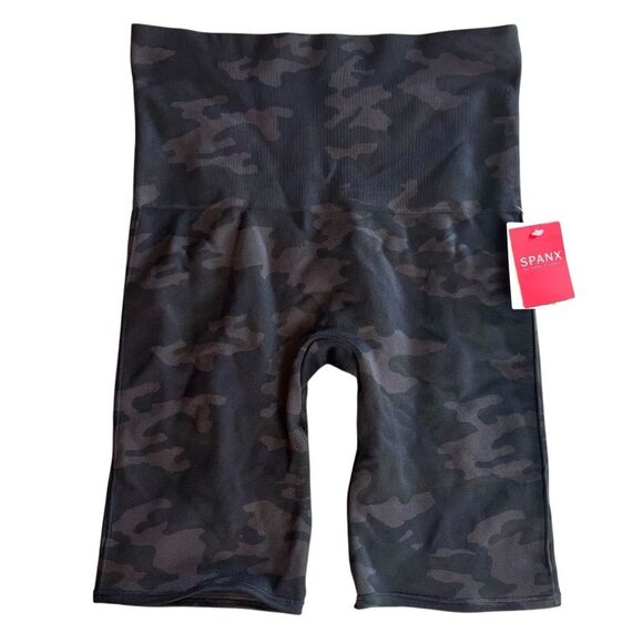 SPANX Look At Me Now Biker Bike Shorts in Black Camo Size Small NEW - Picture 3 of 10